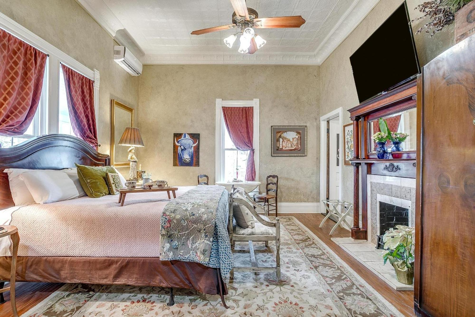 The Gallery House Boutique Stephenville